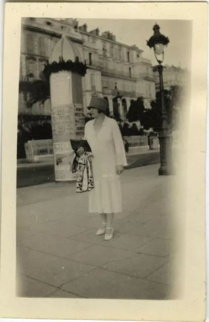 Antique Photo - Vintage Snapshot - Nice Column Women Fashion Elegance - Woman