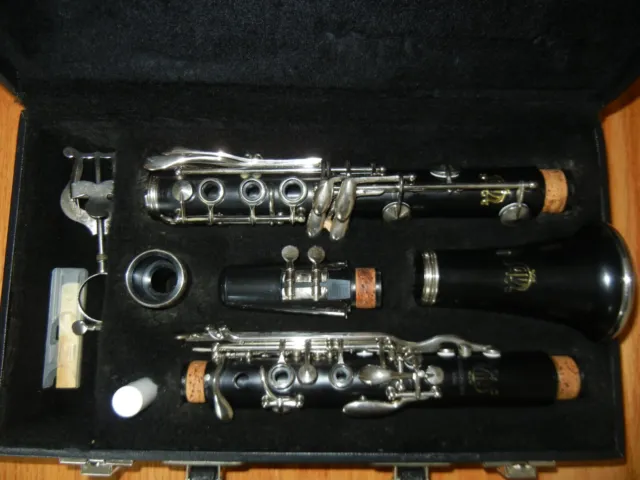Vito 7214 Clarinet Bb- Just Serviced w/ All New Pads. Ready To Play!