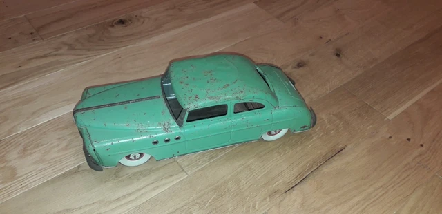Voiture en tole ML Martinan et Larnaude - Collection