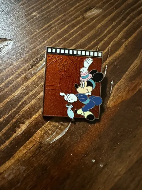 Disney Pin - Mickey & Minnie Mouse 95th Anniversary Mystery