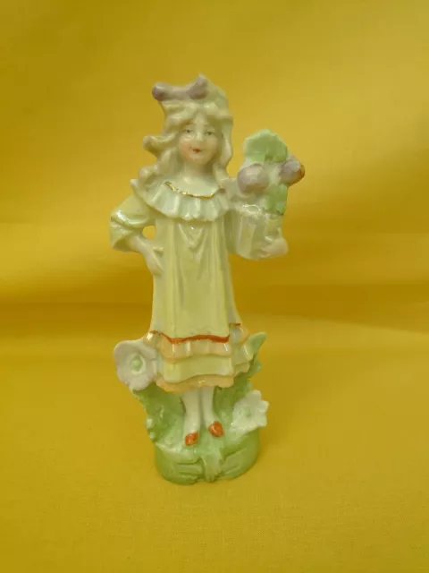 Statuette fille en porcelaine vintage