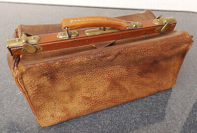 alter brauner Arztkoffer/Tasche aus Leder mit Messingbeschlägen 3