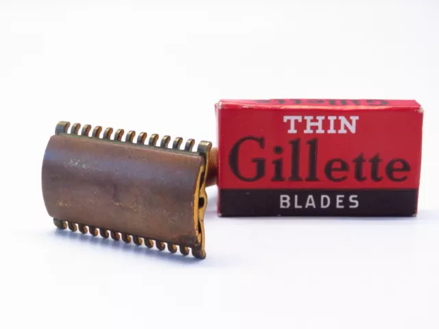 Vtg GILLETTE Open Comb Safety Razor Reissue Patent  17557 Long Comb Ball Handle