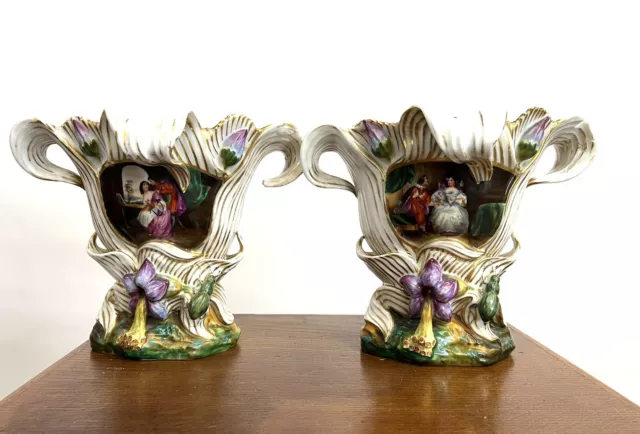 paire de vase Barbotine en porcelaine avec peinture