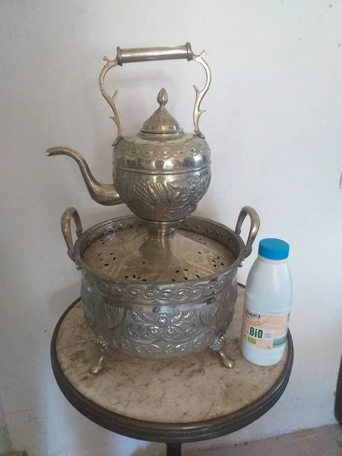Plat de service marocain en métal argenté - France