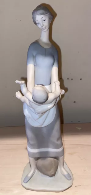 LLADRO Mother and Child - RETIRED - 13.2” Tall Porcelain Figurine #4575