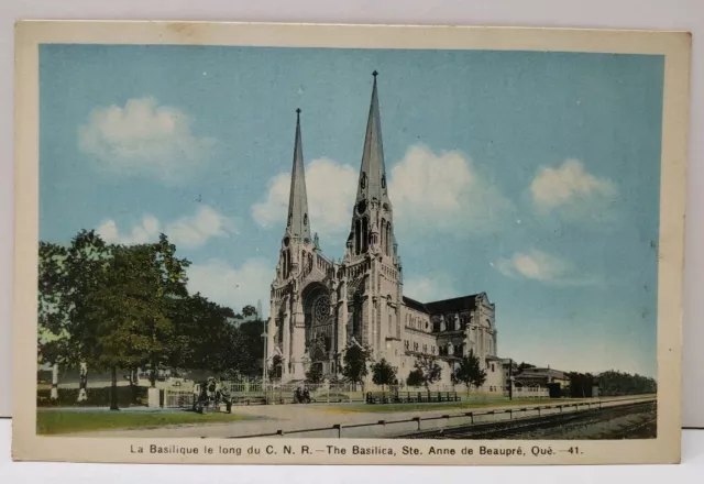 La Basilique le Long du CN.R. The Basilica Ste Anne de Beaupre, Que. Postcard A8