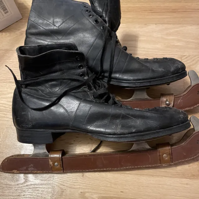 Spalding Great Britain Vintage Antique Black Leather Ice Skates – Size 10?