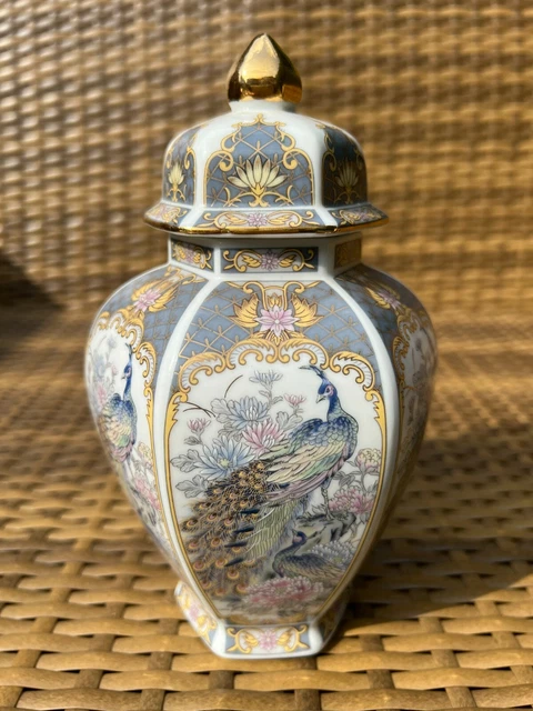 Vintage große japanische Pfau Blumenmuster Glas Urnentopf Gold Dekor Vase mit Deckel