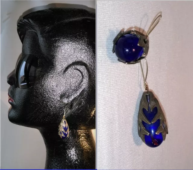 Ancienne Paire De Boucles D'oreilles En Argent Et Verre Bleu