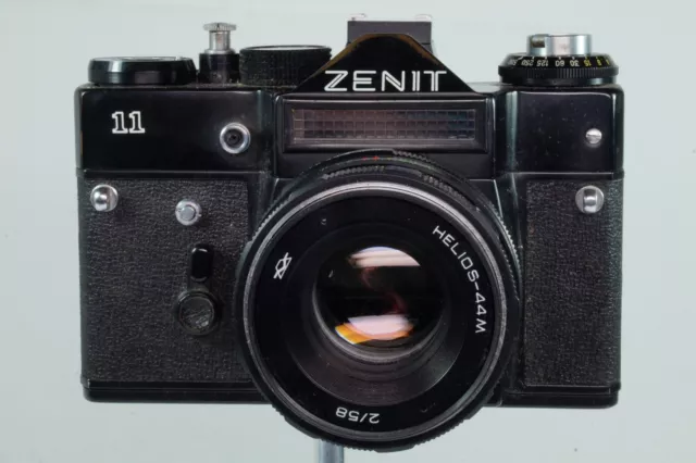 Vintage Zenit 11 Body+ Helios-44M  58mm f2 Prime Lens, In Original Case. GWO