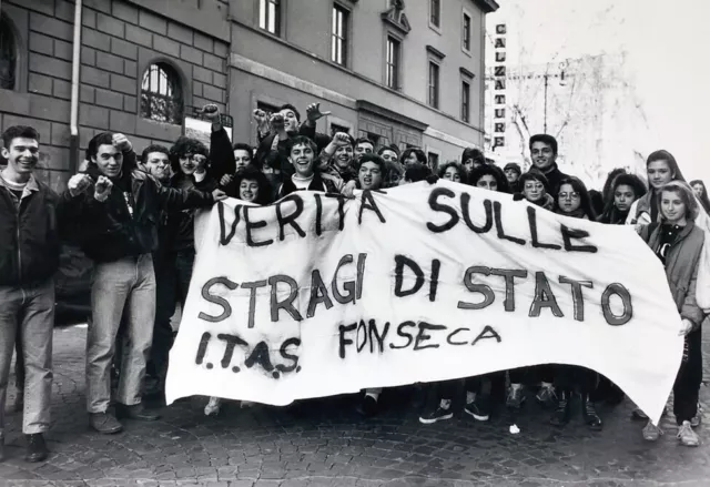 Foto vintage de archivio Manifestación Contra Gladio,Año 90 ,impresión 30x24 CM