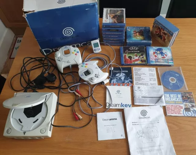 Sega Dreamcast Bundle- 1 Console, 2 Controllers 1 Visual Memory, 11 Games,  Box