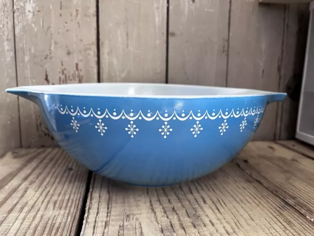 Pyrex Vintage Snowflake Garland Large Cinderella Bowl Handles 4 Quart Blue 444