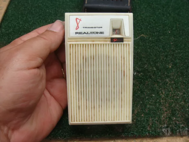 Vintage REALTONE 8 Transistor Radio WHITE Model TR-1871 with cover - WORKS