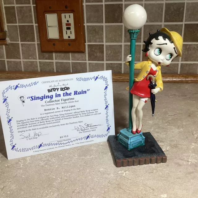 Danbury Mint Betty Boop SINGING IN THE RAIN Collectors 8” Figurine With COA