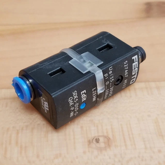 Festo SDE5-D10-0-Q6E-P-M8, 527467 Pressure Sensor, 3 Pin - USED