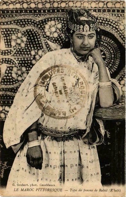 CPA AK Le Maroc picturesque type of woman from Rabat MOROC (738535)