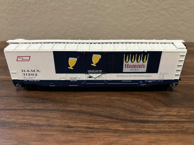 Athearn HO Scale Hamm’s Beer 50’ Billboard Plug Door Box Car