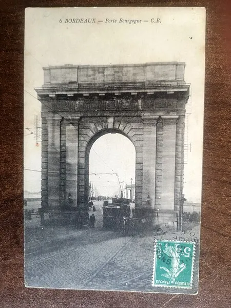 CPA - FRANCE - Bordeaux - Porte de Bourgogne and tramway circa 1920 - B1023