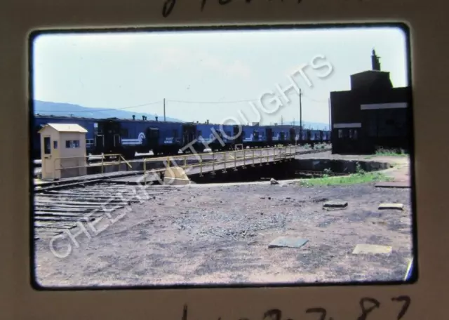 Original '87 Kodachrome Slide CR Conrail 21677 Caboose String Reading, PA  38W21