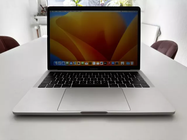 MacBook Pro 2019 13"" (256 GB unità di memoria a stato solido, Intel Core i5 8a generazione, 2,4 GHz, 8 GB)