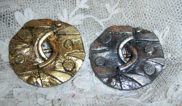 B240 BOUTON ANCIEN métal ART DECO    argenté et doré 3.3 cm