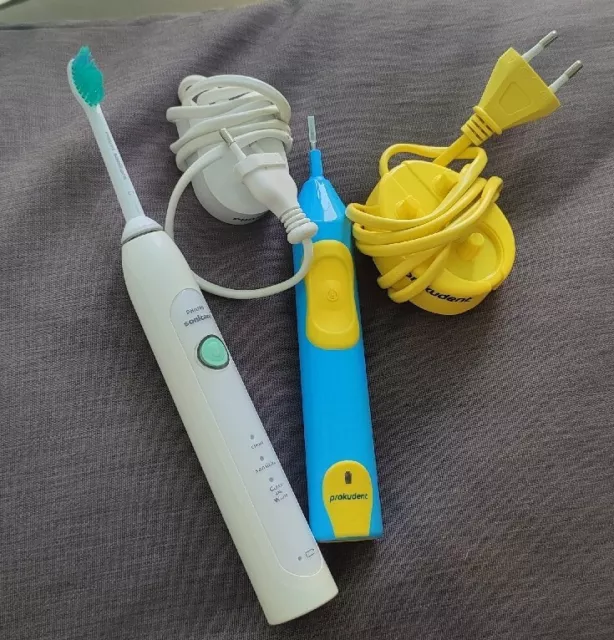 Philips Sonicare elektrische Zahnbürste mit Ladestation + Kinderzahnbürste