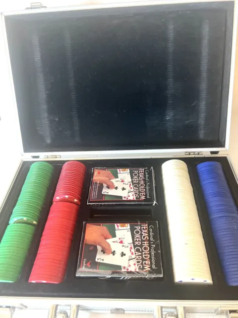 TEXAS HOLDEM POKER METAL CASE CARDS AND CHIP Red White Blue Green