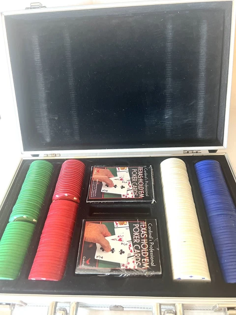 TEXAS HOLDEM POKER METAL CASE CARDS AND CHIP Red White Blue Green
