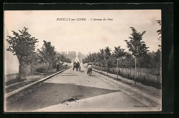 CPA Pouilly-sur-Loire, L´Avenue du Pont