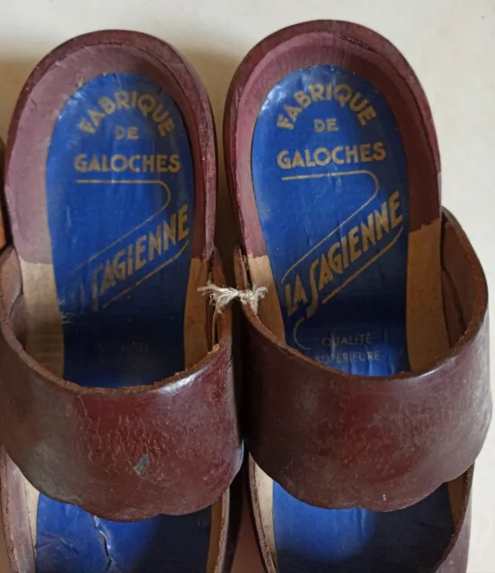 2 anciennes paire de galoche dont une jamais portée avec étiquette La Sagienne 2