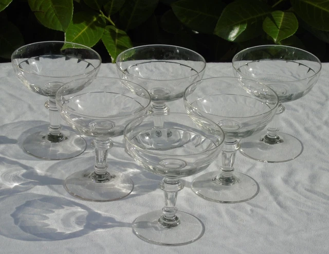 Service de 6 coupes à champagne en verre taillé, modèle Mirabeau Haut. 11 cm