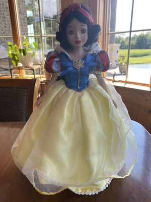 Disney Princess Snow White Porcelain 14" Inch Doll Brass Key Keepsake !!!