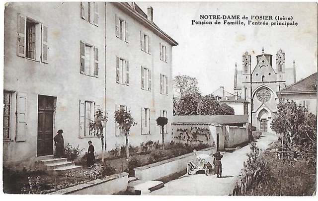 CPA carte postale ancienne NOTRE DAME de L'OSIER pension de famille animée auto