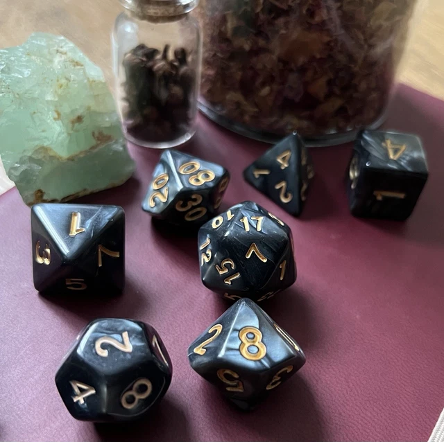 SMOKEY DUNGEONS AND dragons dice/DND dice set £7.99 PicClick UK