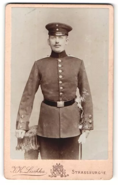 Photo J. K. Lischka, Strassburg, Portrait de Soldat in interessanter Uniform