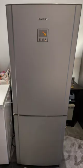 Samsung Fridge Freezer Model: RL26DCAS