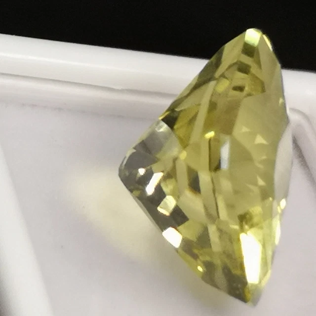 Quartz jaune naturel d'Afrique - Octogone 10.53 Carats