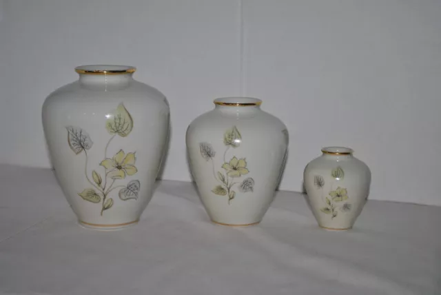 3er Set KPM Krister Porzellan Vasen mit Goldrand  15/12/8 cm Blumen Motiv