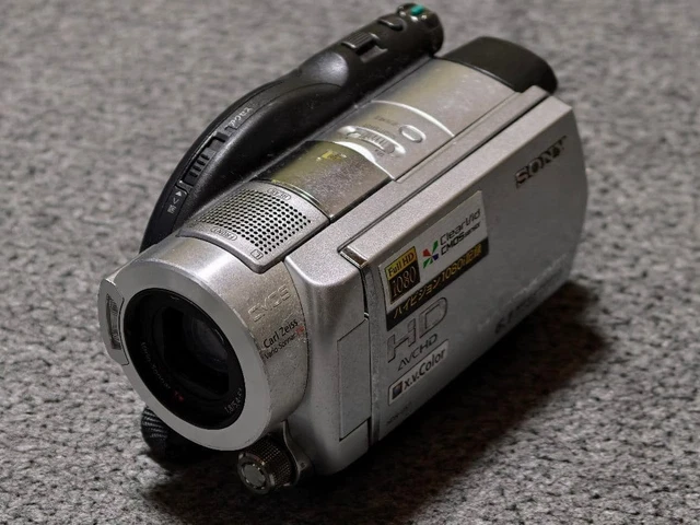 SONY HDR-UX7 DIGITAL Hd Video Camera Recorder 6.1 Mega Pixels