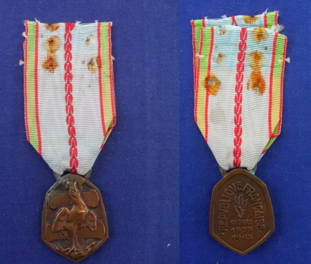 French Medal Commemorative of the War of 1939-1945  FREEPOST