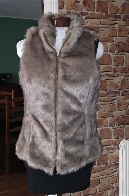 BELLE VESTE SANS manche en fausse fourrure ZARA Taille XS