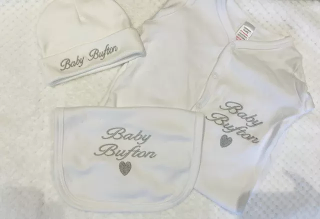 personalisierter bestickter Baby Schlafanzug Set 0-3 3-6 6-9 blau rosa oder weiß! 🙂