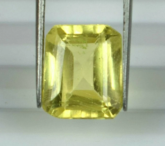 Grenat jaune de Tanzanie de 8,95 carats avec certificat