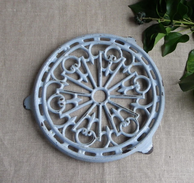Ancien Dessous De Plat En Fonte émaillée Bleu Mat - Objet De Cuisine Vintage Et Déco