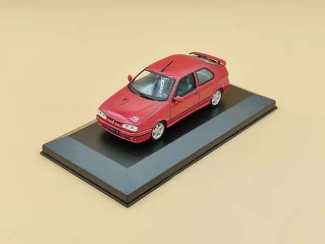 1/43 Renault 19 R19 16s Rouge 1992 Universal Hobbies UH M6 Interactions