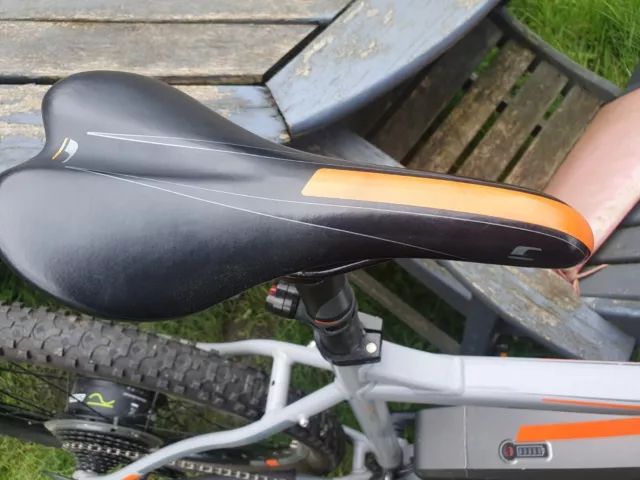 Carrera vulcan Mountain Bike Seat Saddle & post. orange & Black.tracked postage.