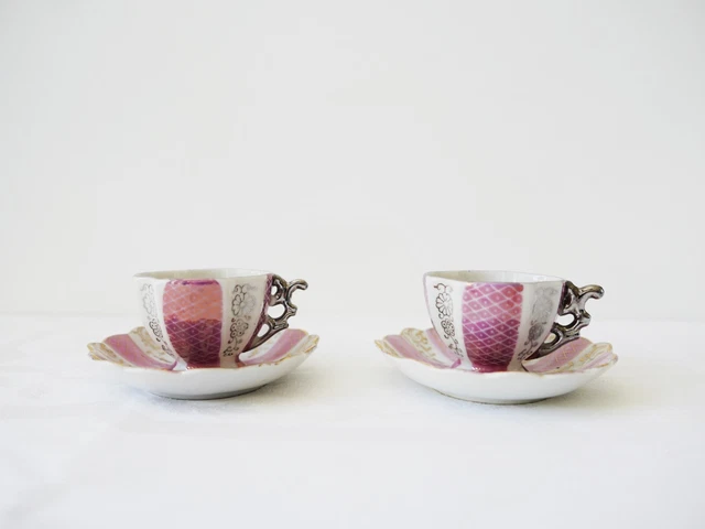 2 tasses et soucoupes en porcelaine