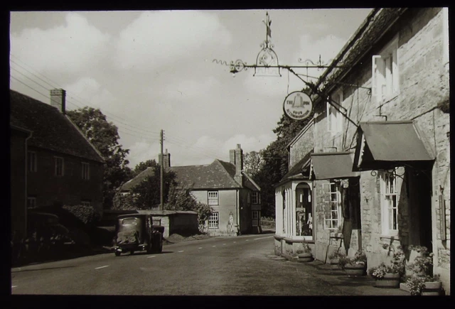 Glass Magic Lantern Slide THE BELL INN WYLYE C1930 PHOTO NEAR WARMINSTER